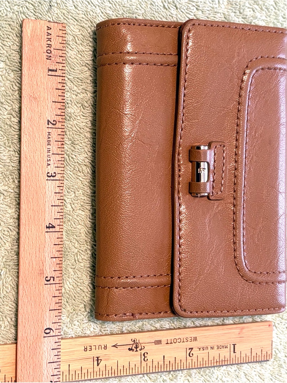 Liz Claiborne Tan Brown Trifold Wallet ID Window Zip Pocket
